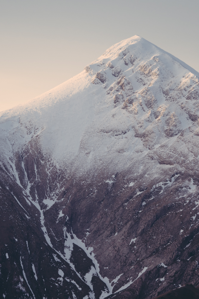 Ory, photographie d'une montagne enneigée du pays basque prise par Adrien Ballanger en 2018